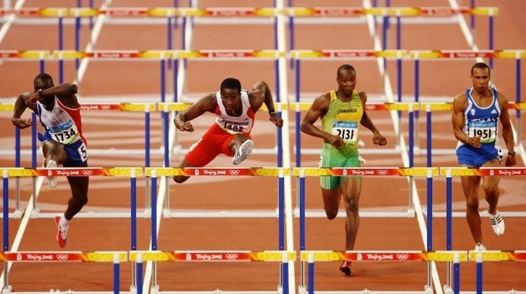 张育成关键守备稳住战局